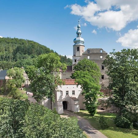 Zamek Sarny - Schloss Scharfeneck Kłodzko Exteriör bild