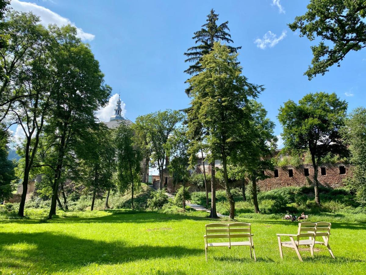 Zamek Sarny - Schloss Scharfeneck Kłodzko Exteriör bild