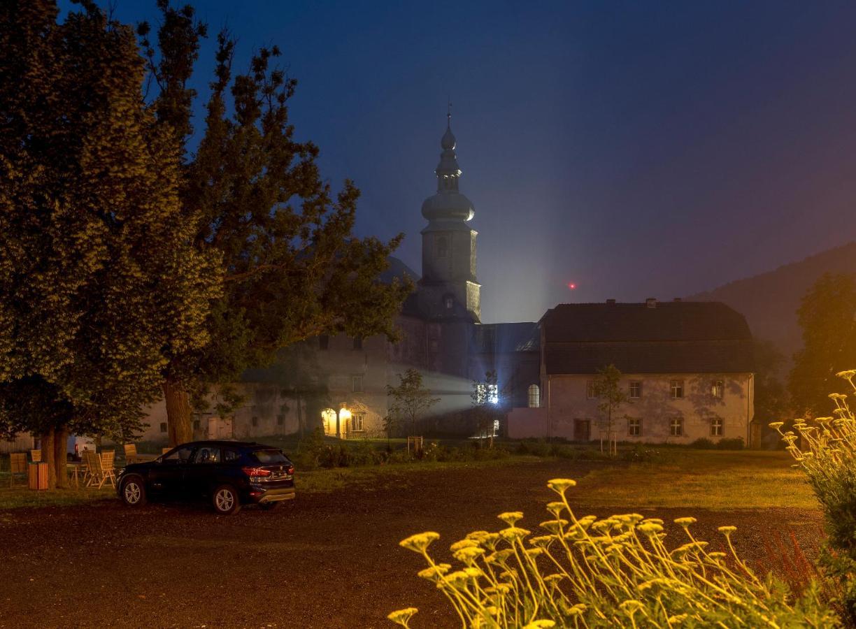 Zamek Sarny - Schloss Scharfeneck Kłodzko Exteriör bild