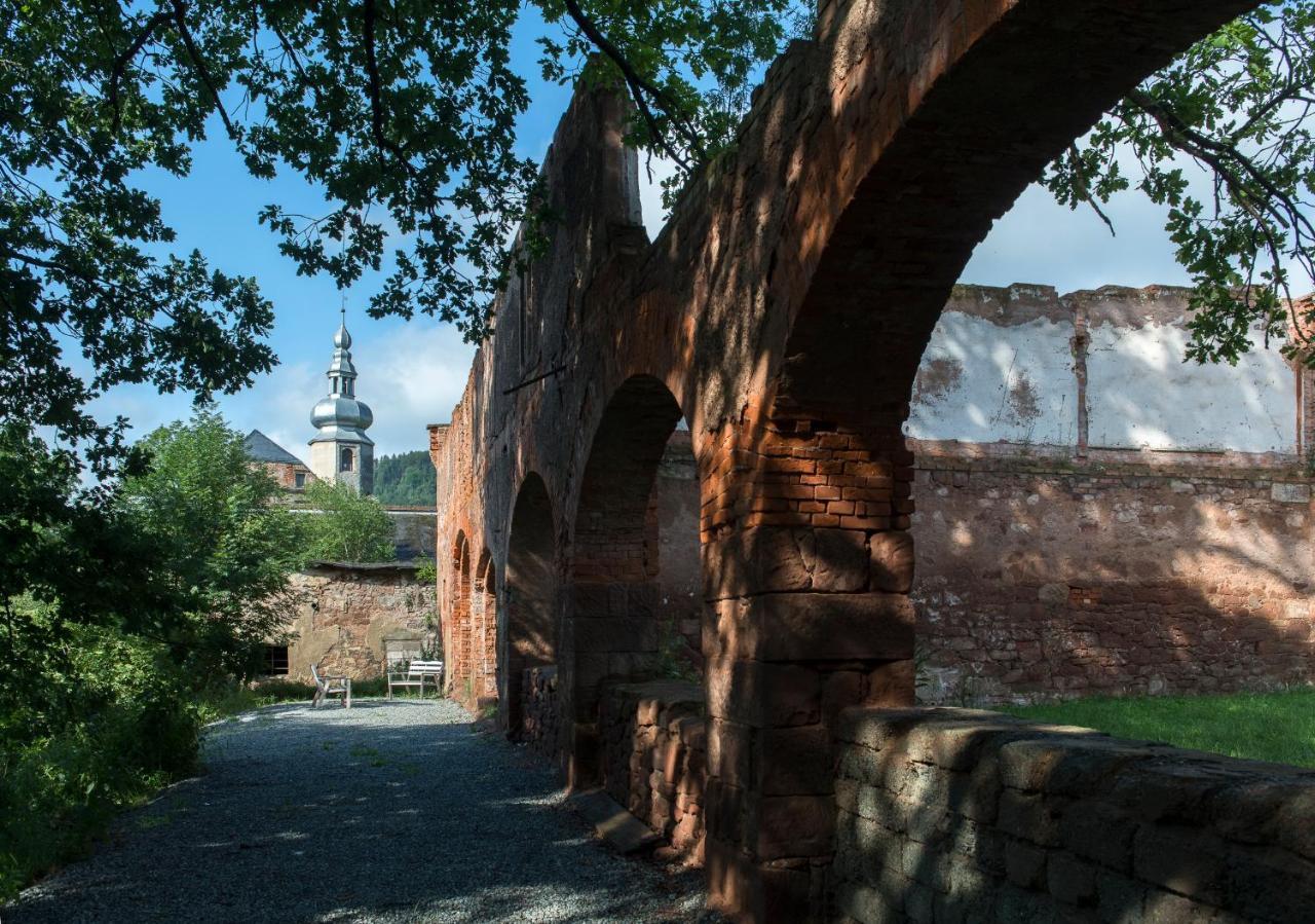 Zamek Sarny - Schloss Scharfeneck Kłodzko Exteriör bild