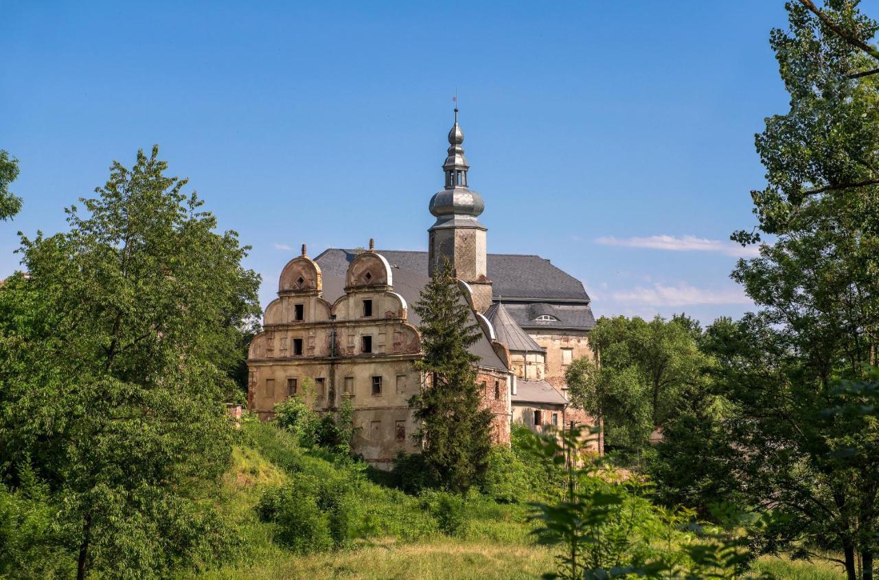 Zamek Sarny - Schloss Scharfeneck Kłodzko Exteriör bild